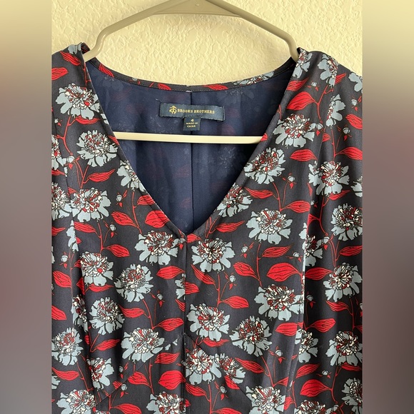 Brooks Brothers Womens Navy Floral Dress with Pleats at end in size 4. - Picture 3 of 7